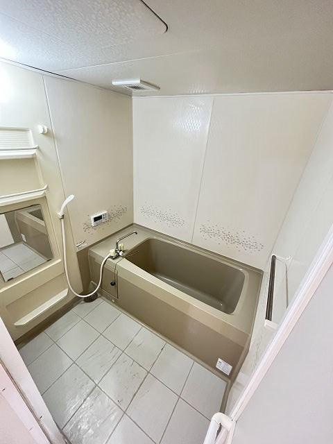 VILLA98の浴室|落ち着いた空間のお風呂です