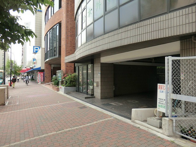 グランドメゾン中山手のエントランス