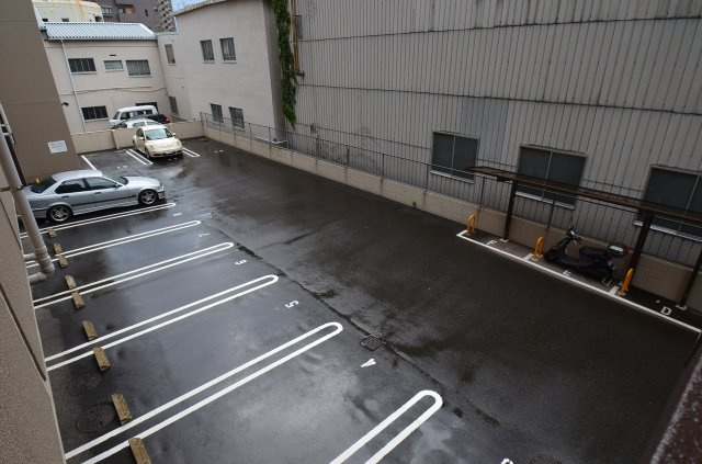 カーサ・リナート東比恵の駐車場