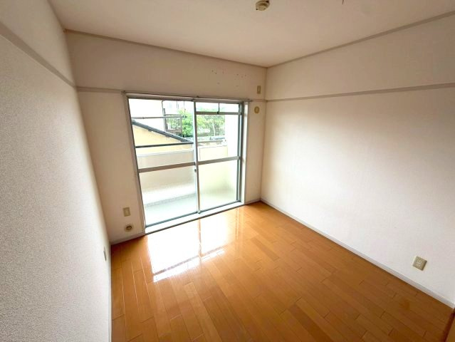 プロミネント馬橋の洋室