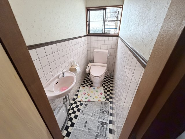丹波市春日町野村の中古一戸建のトイレ