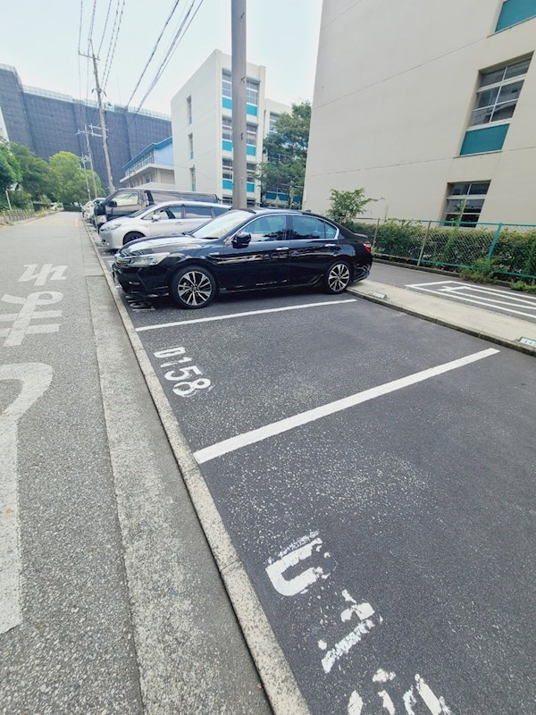 UR武庫川 23号棟の駐車場