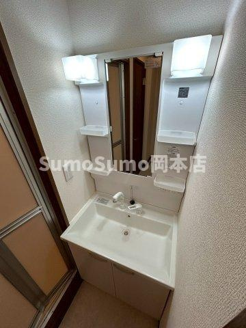 エクセルコート芦屋の洗面所|ゆったりとスペースのある洗面所