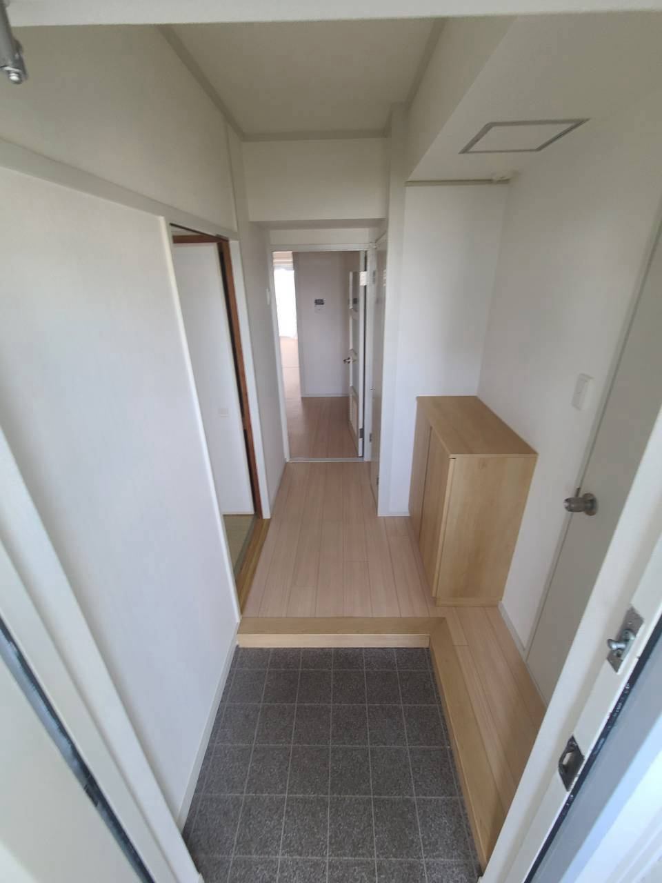 UR武庫川 23号棟の玄関