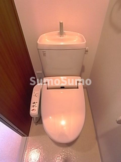 キューブコートのトイレ|落ち着いた色調のトイレです