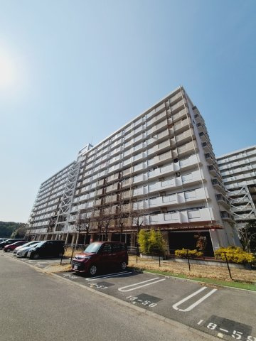 UR武庫川 18号棟の外観