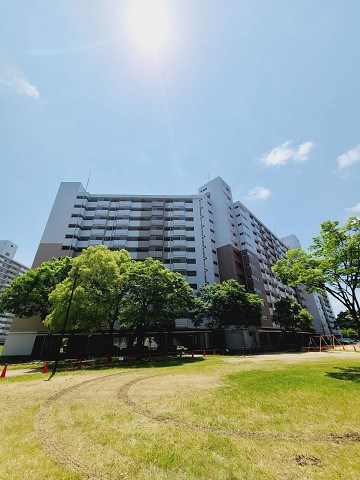 UR武庫川 17号棟の外観