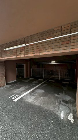 アーバンハイツ住乃江の駐車場