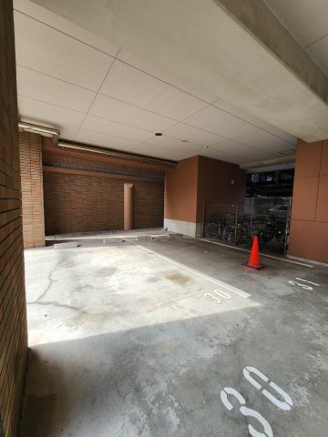 アーバンハイツ住乃江の駐車場