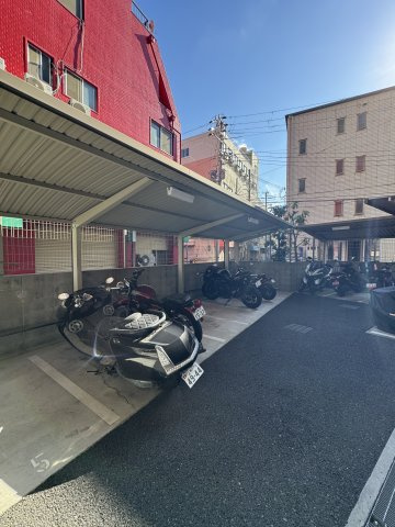 エステムコート神戸ハーバーランド前Ⅴアクアの駐車場