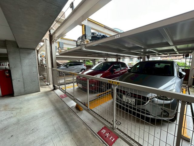 ヴィオレット宝塚の駐車場
