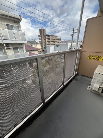 レオパレスル・コントワールⅢのバルコニー