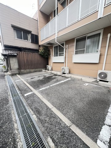 レオパレスル・コントワールⅢの駐車場