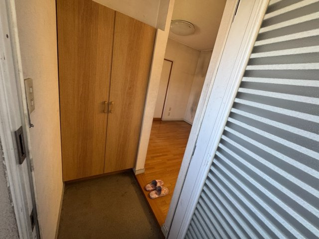 鳳西町二丁　店舗付住宅の玄関