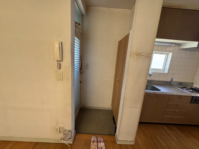 鳳西町二丁　店舗付住宅の玄関