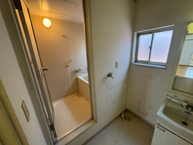 鳳西町二丁　店舗付住宅の洗面所