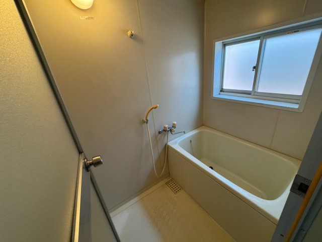 鳳西町二丁　店舗付住宅の浴室