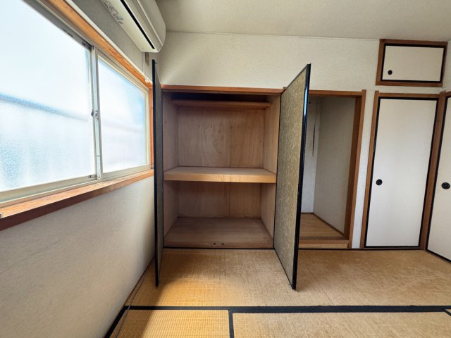 鳳西町二丁　店舗付住宅の収納
