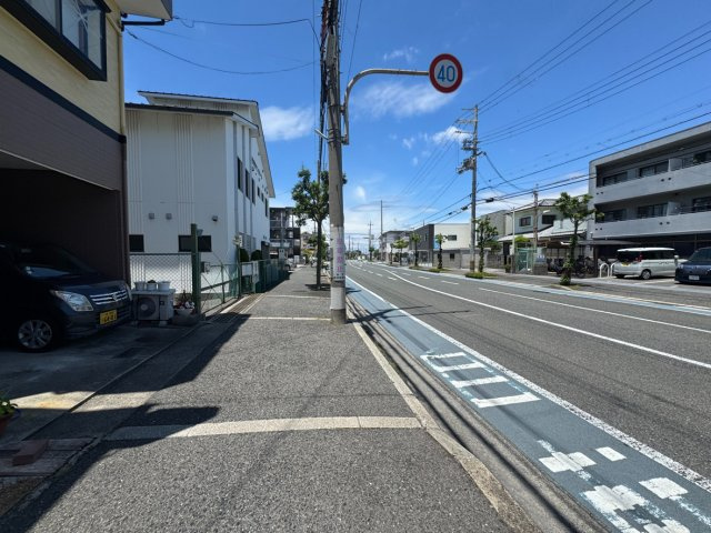 鳳西町二丁　店舗付住宅の前面道路含む現地写真