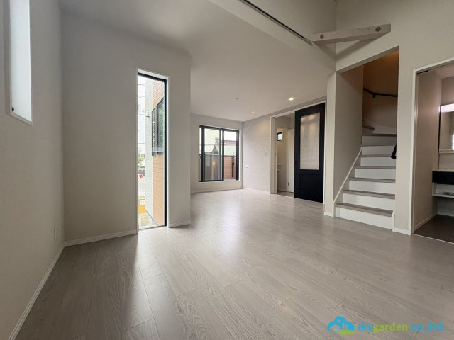 茅ヶ崎市高田１丁目　新築戸建　全１棟の居間・リビング|こちらの居間で趣味の時間をお楽しみください