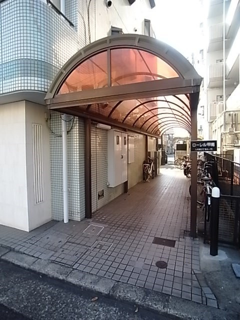 ローレル甲南のエントランス