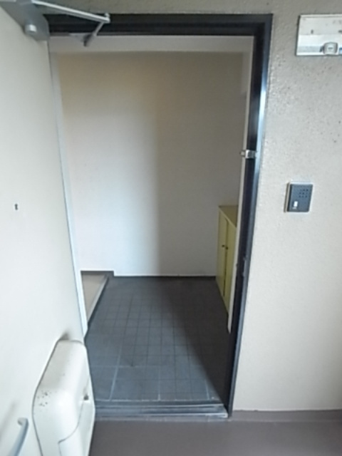 ハイツアザレアの玄関