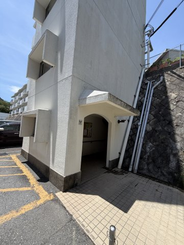 高取台グリーンハイツ B棟のエントランス