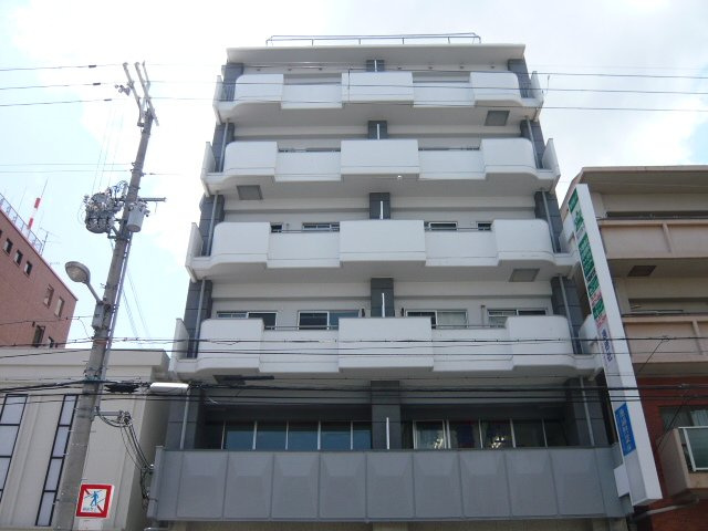 第８千里ハイツの外観
