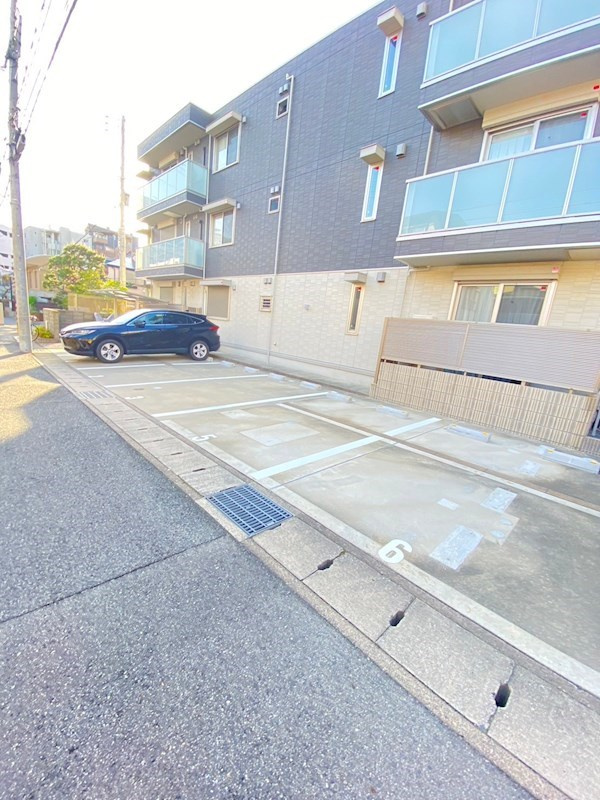 マルベリー甲南山手の駐車場