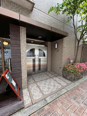 パークハイムうつぼのエントランス
