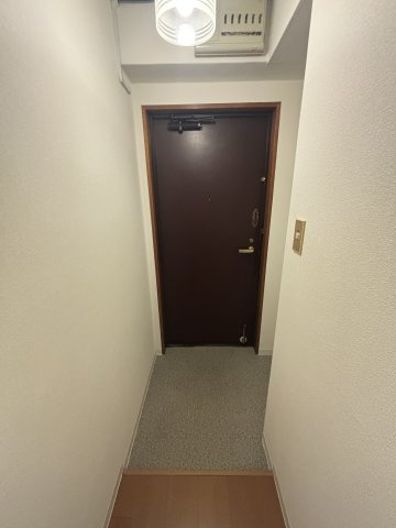 有峰ハイツの玄関