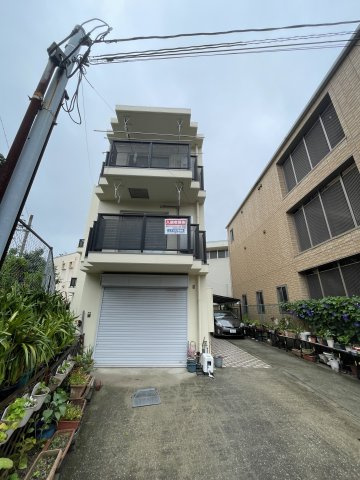 河村マンションの外観