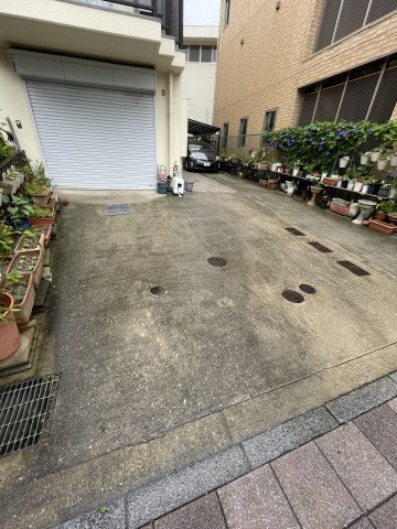 BEACHSIDE BASE SUMAの駐車場