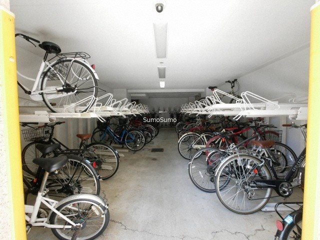 プレサンス難波リバーオアシスの駐車場