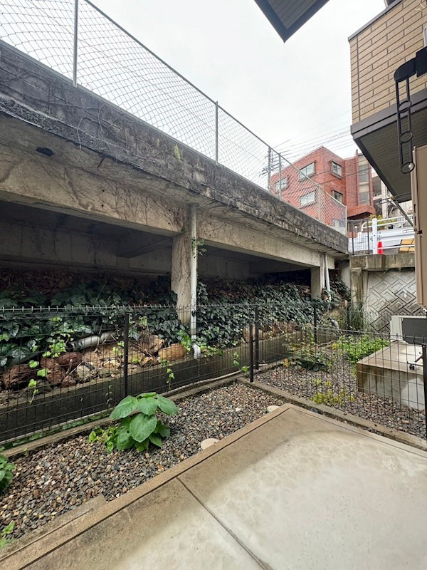 メゾンエトワール神戸西山町のバルコニー