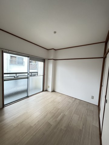 桑畑高徳マンションの洋室
