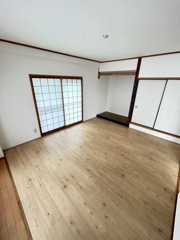 桑畑高徳マンションの洋室