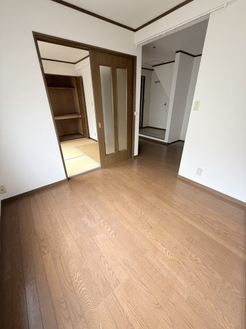 勝ハイツの居間・リビング
