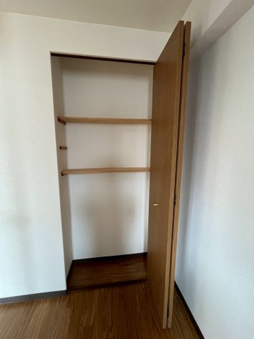 白鷹苦楽園マンションの収納