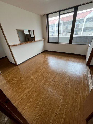 白鷹苦楽園マンションの居間・リビング