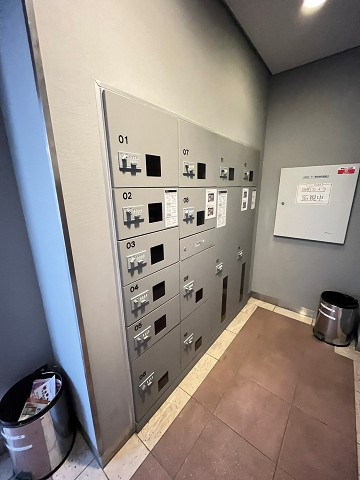 白鷹苦楽園マンションの外観