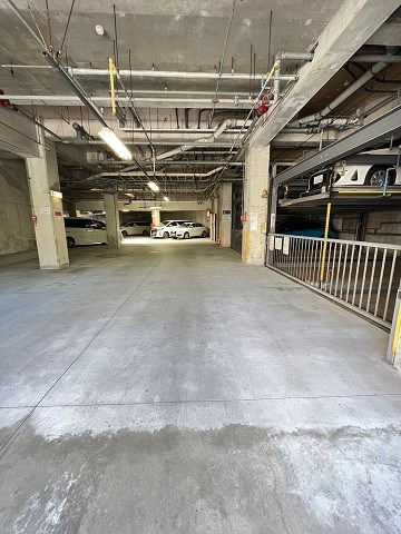 白鷹苦楽園マンションの駐車場