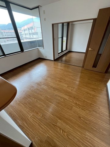 白鷹苦楽園マンションの居間・リビング