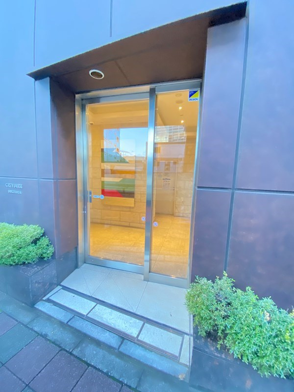 ステラメゾン三軒茶屋のエントランス