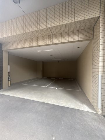 レオンコンフォート神戸駅前の駐車場