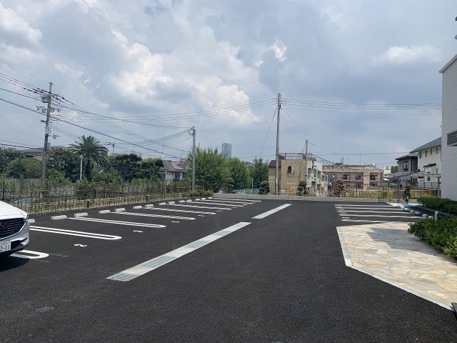 チェリーヒルズUENOの駐車場