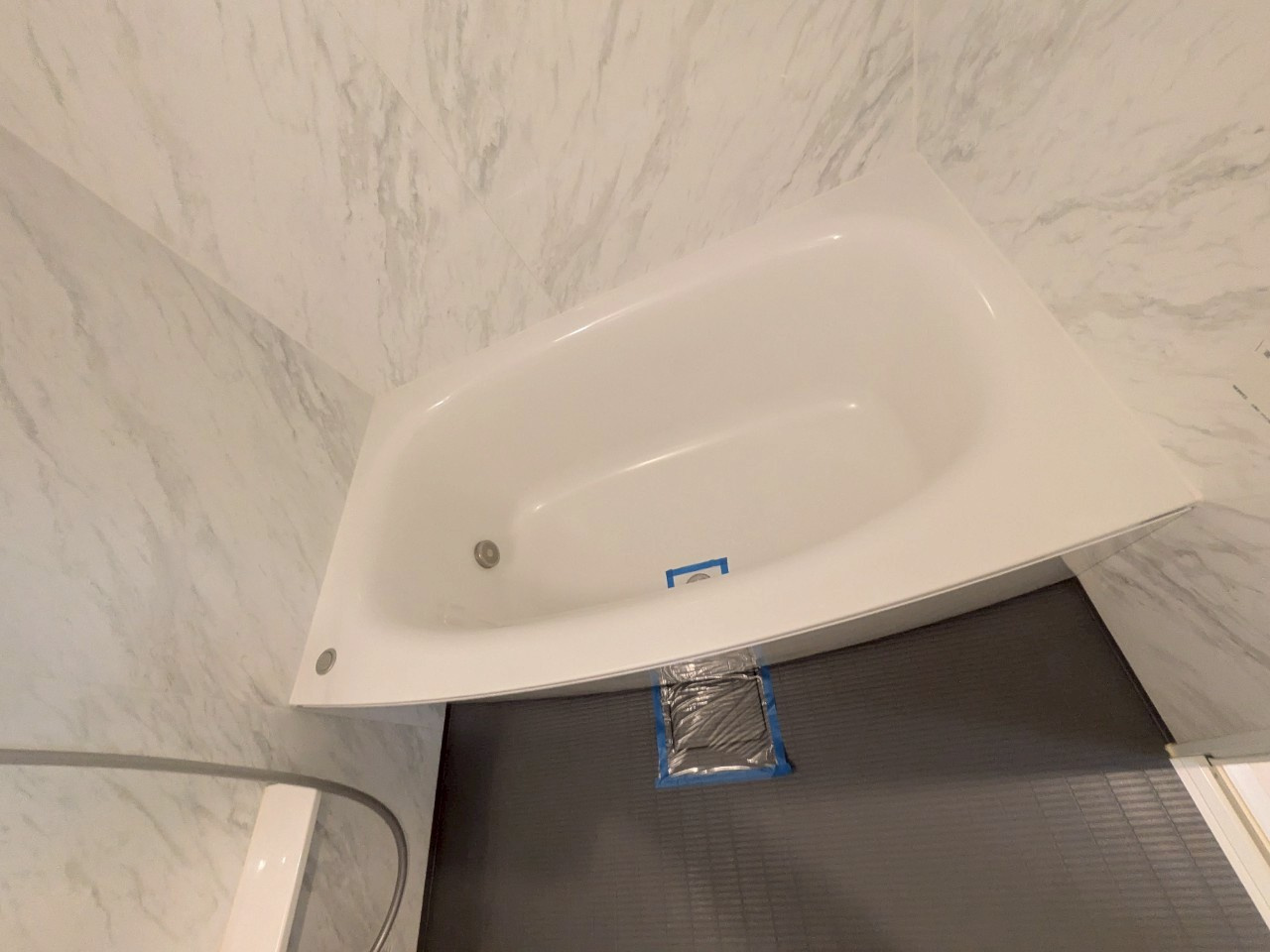弥生なつめビルの浴室