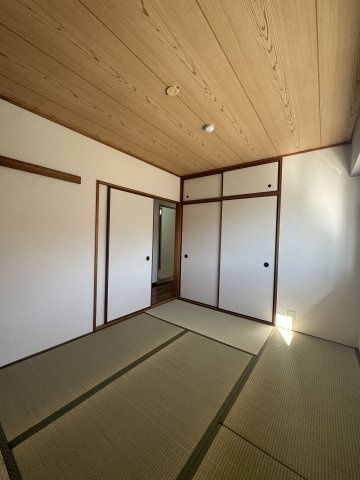 シャトレンうぐいすの和室