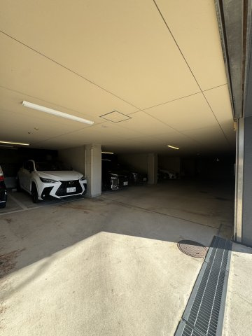シャトレンうぐいすの駐車場