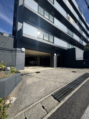 シャトレンうぐいすの駐車場